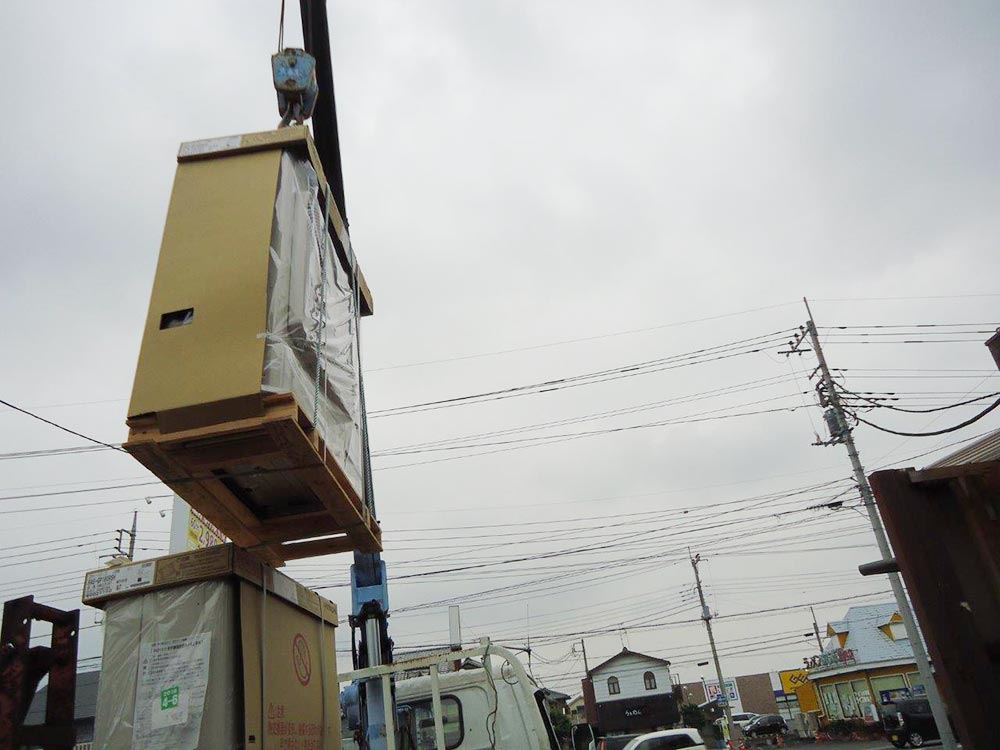 製品を搬入