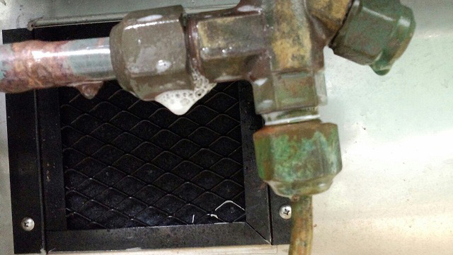 旧膨張弁・ガス漏れ泡試験(ガス漏れ確認)